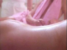 Голая Джоан Коллинз в фильме «Жеребец» фото #1