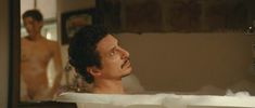 Голая Джулия Микелини в фильме «Незрелые» фото #2