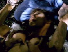 Голая Доун Данлэп в фильме «Королева варваров» фото #3