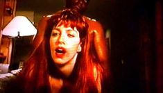 Голая Дэбби Рошон в фильме «Человек из ниоткуда» фото #2