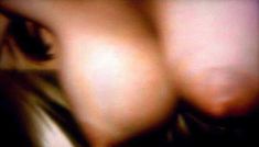 Голая Дэбби Рошон в фильме «Человек из ниоткуда» фото #6