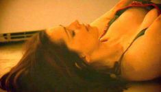 Голая Дэбби Рошон в фильме «Человек из ниоткуда» фото #9