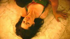 Голая Дэбби Рошон в фильме «Человек из ниоткуда» фото #10