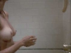 Голая Карен Аллен в фильме «Ответный огонь» фото #6