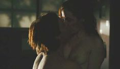 Голая Каролин Давернас в фильме «Пережить мою маму» фото #1