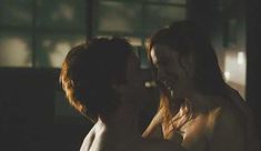 Голая Каролин Давернас в фильме «Пережить мою маму» фото #4