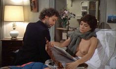 Абсолютно голая Кароль Лор в фильме «Приготовьте носовые платки» фото #11