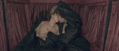 Голая Катринель Менгия в фильме «Страшные сказки» фото #4