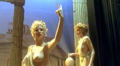 Голая Келли Райлли в фильме «Миссис Хендерсон представляет» фото #3