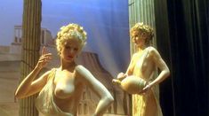 Голая Келли Райлли в фильме «Миссис Хендерсон представляет» фото #4