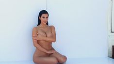 Голая Ким Кардашьян Уэст в передаче «Семейство Кардашьян» фото #1