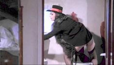 Полностью голая Клаудия Колль в фильме «Все леди делают это» фото #51