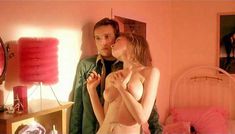 Голая Клеманс Поэзи в фильме «Семейка Роуз» фото #4