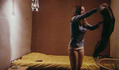 Совершенно голая Кристина Линдберг в фильме «Дочь Бога» фото #9