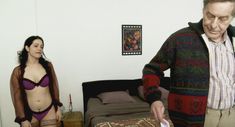 Полностью голая Летиция Фавар в фильме «Сексуальные хроники французской семьи» фото #1
