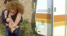 Лиза Лондон засветила грудь в фильме «Счастливая проститутка едет в Голливуд» фото #4