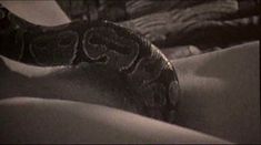 Голая Лоредана Канната в фильме «Пожирательница мужчин» фото #56