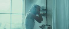 Лорен Ли Смит засветила соски в фильме «Элен» фото #3