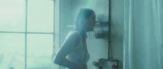 Лорен Ли Смит засветила соски в фильме «Элен» фото #4