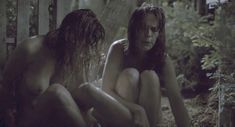 Голая Лэйк Белл в фильме «Остров смерти» фото #2