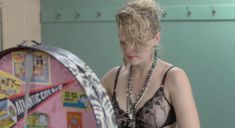 Мадонна засветила соски в фильме «Отчаянно ищу Сьюзэн» фото #4