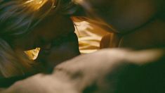 Голые сиськи Марго Робби в фильме «Фокус» фото #4