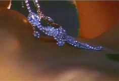 Голая Мелани Пол в фильме «Тяжелые времена» фото #1