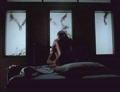 Голая Мелинда Кларк в фильме «Слияние двух лун 2. Возвращение» фото #7