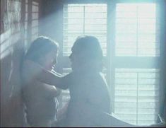 Голая Мелинда Кларк в фильме «Слияние двух лун 2. Возвращение» фото #9