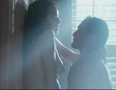 Голая Мелинда Кларк в фильме «Слияние двух лун 2. Возвращение» фото #10