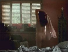 Голая Мелинда Кларк в фильме «Слияние двух лун 2. Возвращение» фото #15