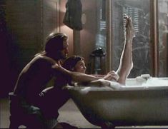 Голая Мелинда Кларк в фильме «Слияние двух лун 2. Возвращение» фото #17