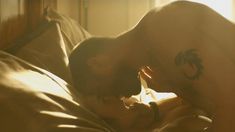 Мишель Лукес засветила сосок в сериале «Ответный удар» фото #2