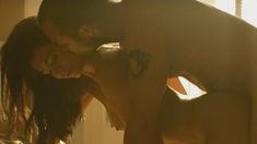 Мишель Лукес засветила сосок в сериале «Ответный удар» фото #3