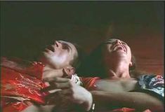 Красотка Мишель Филлипс снялась голой в фильме «Валентино» фото #6