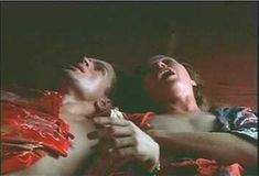 Красотка Мишель Филлипс снялась голой в фильме «Валентино» фото #7