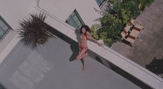 Голая грудь Николь Трунфио в фильме «Где-то» фото #3