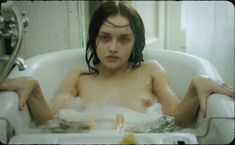 Голая Оливия Кук в фильме «Эксперимент. Зло» фото #3