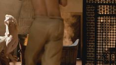 Голая Оливия Ллевелин в сериале «Мушкетеры» фото #4