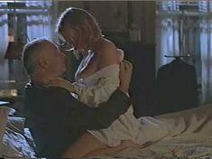 Оливия д’Або засветила грудь в фильме «Последний разочек» фото #4