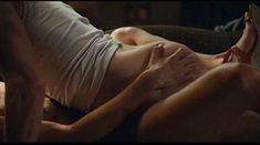 Голая Розамунд Пайк в фильме «Осколки» фото #6