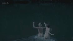 Голая Рэйчел Стирлинг в сериале «Влюбленные женщины» фото #1