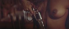 Горячая Салли Ричардсон-Уитфилд оголила грудь в фильме «Отряд» фото #1
