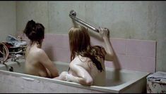 Голая Саманта Мортон в фильме «Морверн Каллар» фото #2