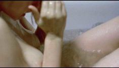 Голая Саманта Мортон в фильме «Морверн Каллар» фото #8