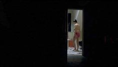 Голая Саманта Мортон в фильме «Морверн Каллар» фото #9