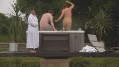 Голая Сиа Беркли в сериале «Молокососы» фото #3