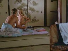 Голая Сьюзен Джордж в фильме «Дом, где живет зло» фото #5