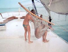 Голая Сьюзен Джордж в фильме «Тигровая акула» фото #2