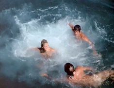 Голая Сьюзен Джордж в фильме «Тигровая акула» фото #6